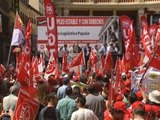 UGT y CCOO presentan firmas contra la reforma laboral
