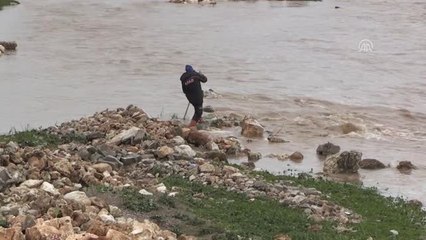 Gaziantep'te Sele Kapılan Araçtaki 2 Kişi Kayboldu