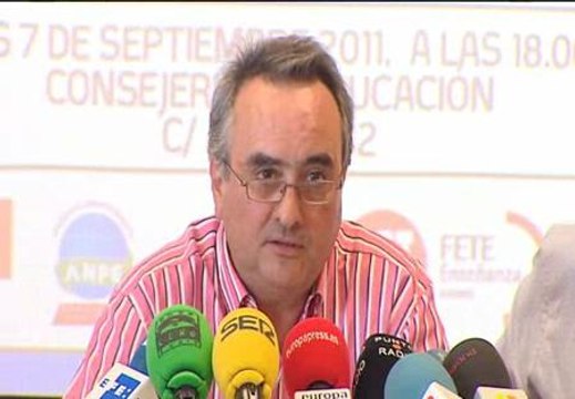 Los sindicatos de educación exigen a Esperanza Aguirre una rectificación pública