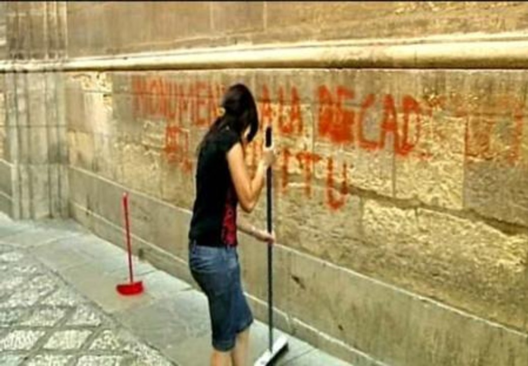 Pintadas en los monumentos de Granada