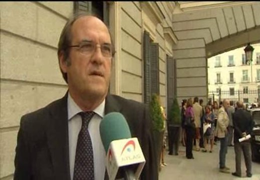 Esperanza Aguirre reconoce que los profesores trabajan 37,5 horas y no 20