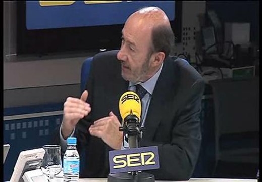 Rubalcaba: Rajoy que se enfrentó a la crisis del Prestige y yo a la de los controladores