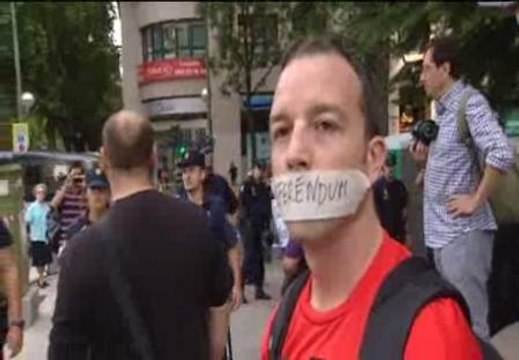 El movimiento 15M camina de Génova a Ferraz pidiendo un referéndum