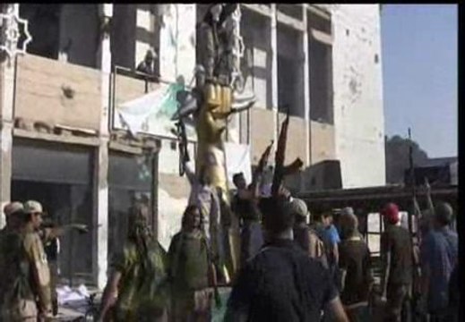 Los rebeldes toman el complejo presidencial de Gadafi