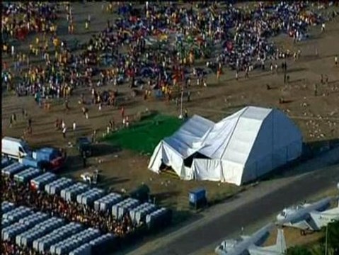 Siete heridos por el desplome de varias carpas en Cuatro Vientos