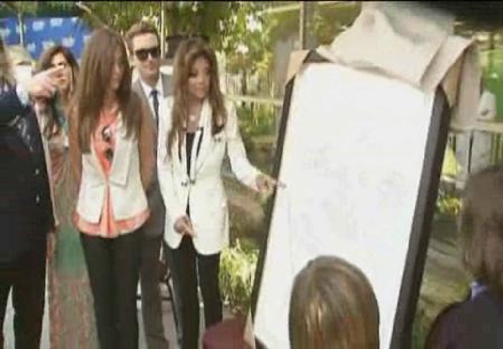 Los hijos de Michael Jackson donan a un hospital infantil diez obras de su padre