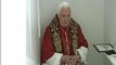 Benedicto XVI confiesa a cuatro jóvenes en el parque del Buen Retiro