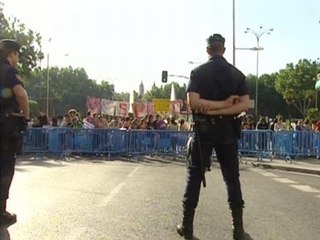 Unos 150 'indignados' se concentran frente al Congreso