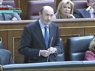 Rubalcaba carga contra Saénz de Santamaría