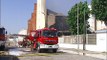 El fuego calcina una fábrica de Sant Adrià