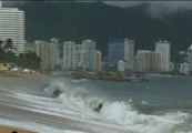 La tormenta tropical Beatriz arrasa las playas de Acapulco