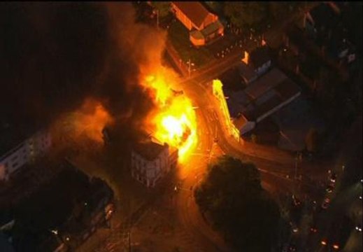 Tercera noche de disturbios en Londres