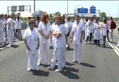 Los trabajadores del Hospital de Bellvitge cortan de nuevo la Gran Vía de Barcelona