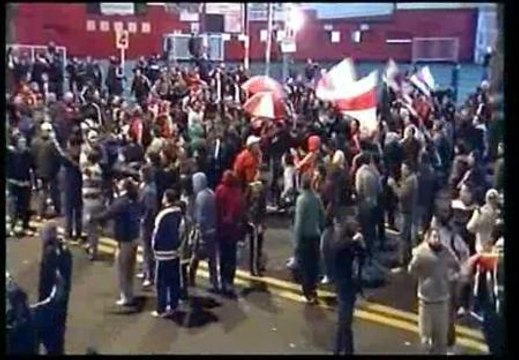 Cientos de aficionados de River Plate protestan frente al Monumental de Buenos Aires
