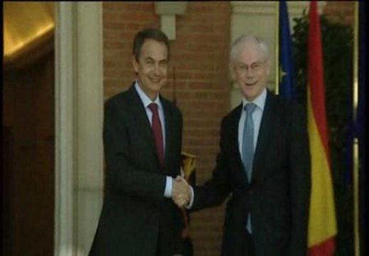 La prima de riesgo vuelve a superar los 400 puntos y Zapatero regresa a Madrid