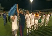 El seleccionador de la Sub 19 quita la bandera asturiana a uno de sus jugadores