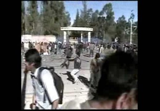 Tres muertos durante una batalla campal entre la policía y los estudiantes en Perú