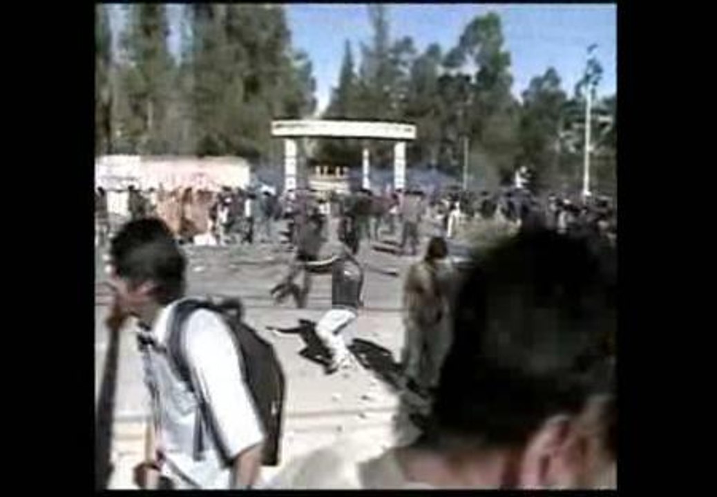 Tres muertos durante una batalla campal entre la policía y los estudiantes en Perú