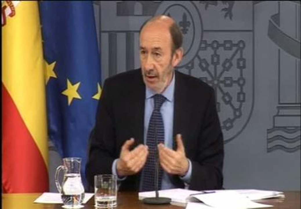 Rubalcaba pide "prudencia y firmeza" con los indignados