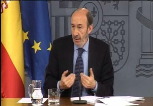 Rubalcaba pide prudencia y firmeza con los indignados