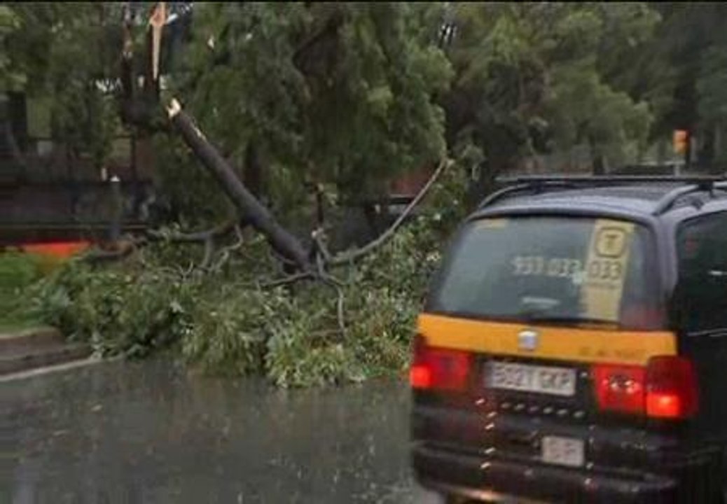 Las lluvias torrenciales en Cataluña provocan importantes destrozos materiales