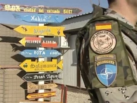 Los políticos recuerdan a los militares fallecidos