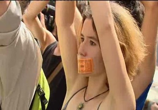 Los indignados de Sol se manifiestan en Trabajo contra la reforma laboral