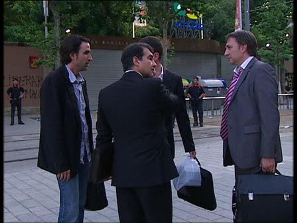 Diputados abandonan el Parlament