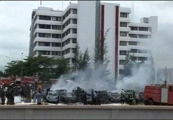 Скачать видео: Un atentado suicida causa al menos diez muertos en Nigeria