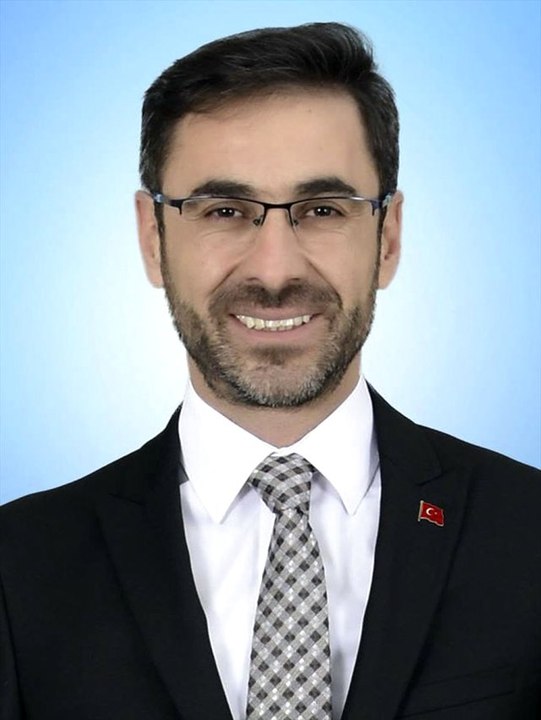 Bitlis Belediye Başkanlığını Kesin Olmayan Sonuçlara Göre, AK Parti Adayı Nesrullah Tanğlay Kazandı.