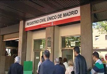 El encargado del Registro Civil será el que decida el orden de los apellidos