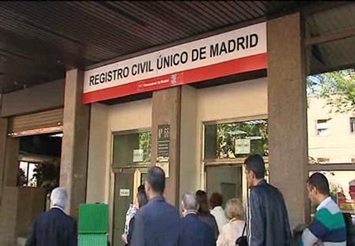 El encargado del Registro Civil será el que decida el orden de los apellidos