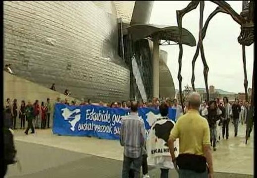 Miles de personas se concentran en Bilbao en apoyo a los presos de ETA