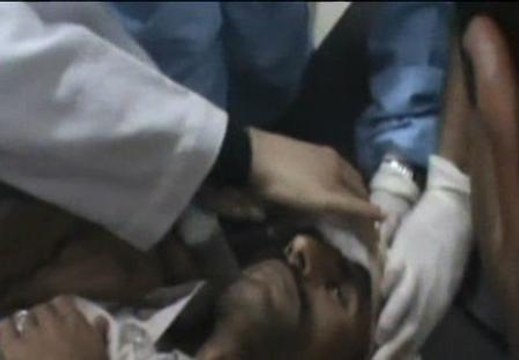 Tiros entre los fuegos artificiales