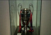 La Copa de la Champions ya luce en la vitrina del Camp Nou