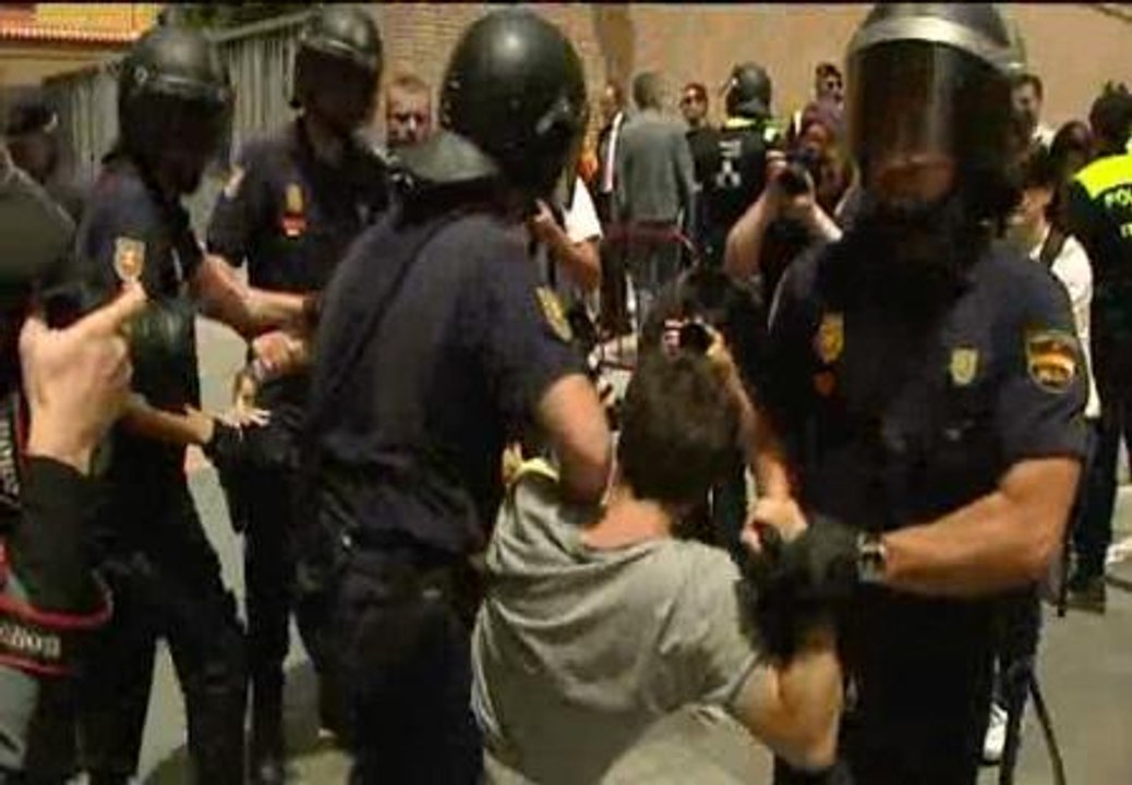Los "indignados" protestan en el Ayuntamiento de Madrid