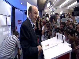 Rubalcaba comparece como candidato en Ferraz