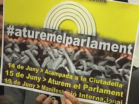 Indignados convocan una acampada y cordón humano