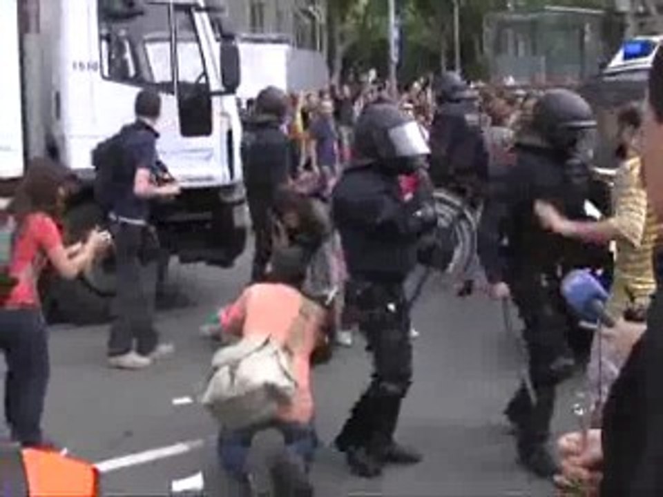 Batalla campal en Barcelona