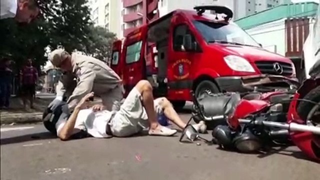 Homem se fere em colisão de trânsito na Rua São Paulo