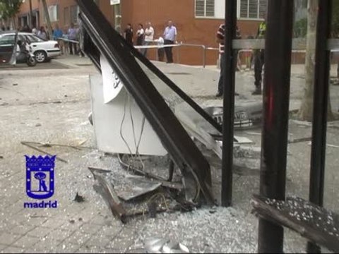 Atropellan a mujer mientras esperaba el autobús en una marquesina