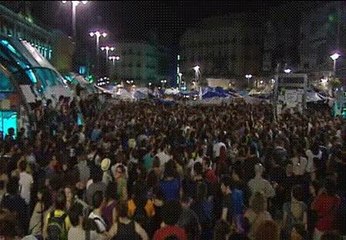 Los &#039;indignados&#039; no se van de la puerta del Sol