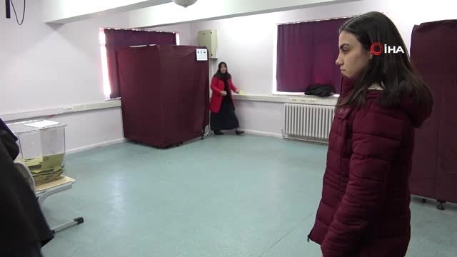 İlk Kez Oy Kullanmanın Heyecanını Yaşadılar