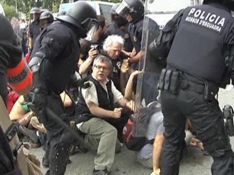 Batalla campal en la Plaza de Catalunya