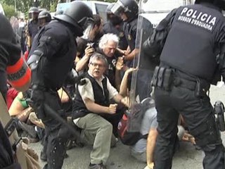 Batalla campal en la Plaza de Catalunya