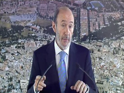 Rubalcaba: El consenso no es la virtud que más adorna a Cospedal