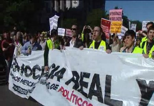 Miles de jóvenes piden un cambio de sistema político y social