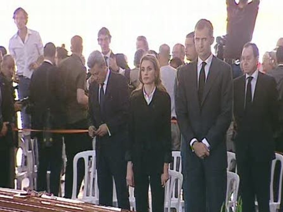 Los Príncipes dan su apoyo a los familiares de las víctimas