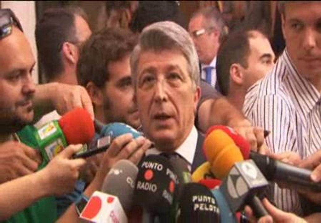 Enrique Cerezo: "Nosotros no vendemos ni negociamos por el Kun"