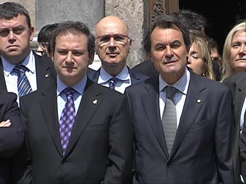 Guardan un sentido minuto de silencio en la Generalitat